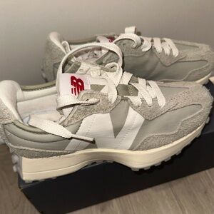 New Balance 327